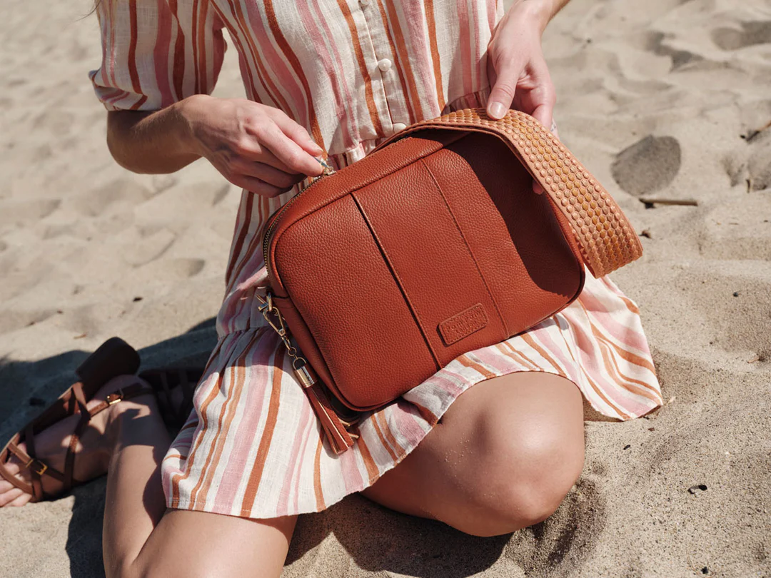 One Leather Bag, Endless Styles